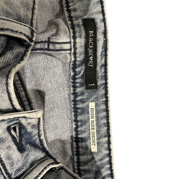 Hot Topic Blackheart High Rise Drawing Sketch Shorts Junior’s 1 - Picture 5 of 6